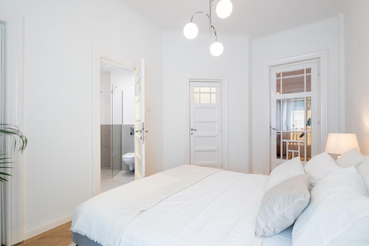 Cismigiu Serenity: 1Br Flat With Scenic Balcony Bukarest Exterior foto