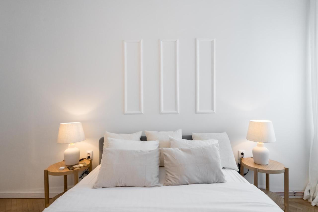 Cismigiu Serenity: 1Br Flat With Scenic Balcony Bukarest Exterior foto